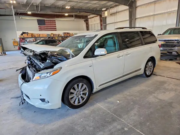 5TDDZ3DC5HS156489 2017 TOYOTA SIENNA - Image 1