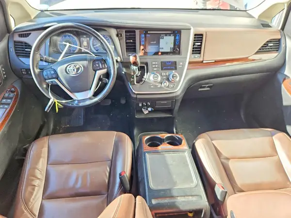 5TDDZ3DC5HS158727 2017 TOYOTA SIENNA - Image 8