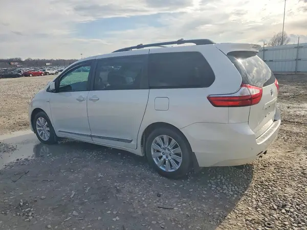 5TDDZ3DC5HS159005 2017 TOYOTA SIENNA - Image 2