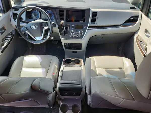 5TDDZ3DC5HS159005 2017 TOYOTA SIENNA - Image 8