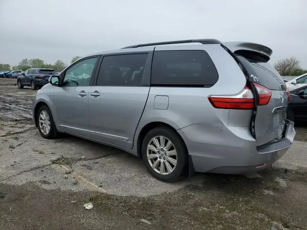 5TDDZ3DC5HS160977 2017 TOYOTA SIENNA - Image 2