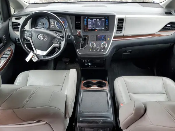 5TDDZ3DC5HS160977 2017 TOYOTA SIENNA - Image 8