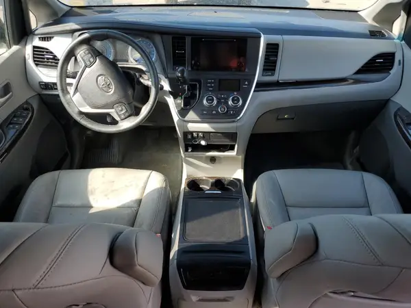 5TDDZ3DC5HS169369 2017 TOYOTA SIENNA - Image 8