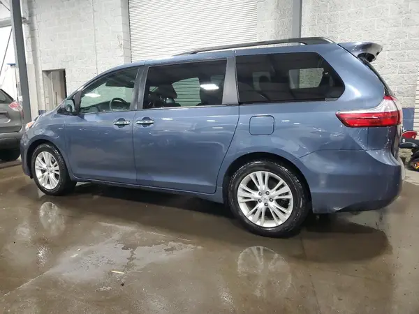 5TDDZ3DC5HS173759 2017 TOYOTA SIENNA - Image 2