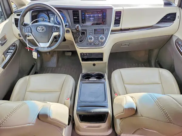 5TDDZ3DC5HS175771 2017 TOYOTA SIENNA - Image 8