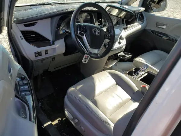 5TDDZ3DC5HS179593 2017 TOYOTA SIENNA - Image 8