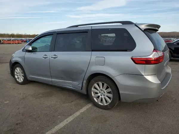 5TDDZ3DC5HS181117 2017 TOYOTA SIENNA - Image 2