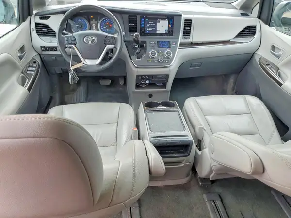 5TDDZ3DC5HS183384 2017 TOYOTA SIENNA - Image 8