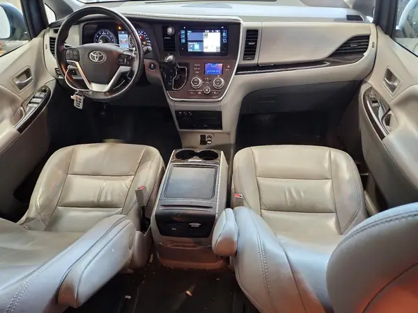 5TDDZ3DC5HS184485 2017 TOYOTA SIENNA - Image 8