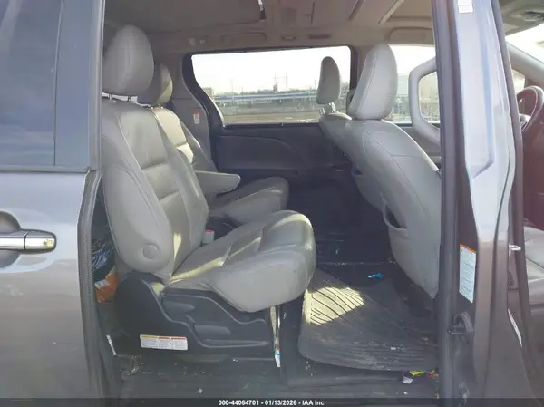 5TDDZ3DC5JS194682 2018 TOYOTA SIENNA - Image 8