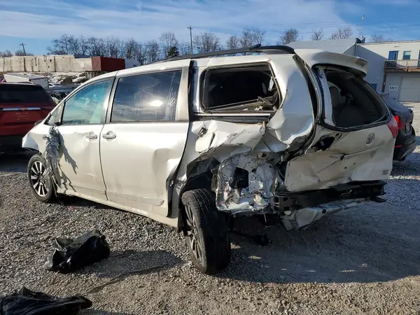5TDDZ3DC5JS197839 2018 TOYOTA SIENNA - Image 2