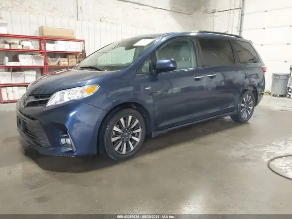 5TDDZ3DC5JS198019 2018 TOYOTA SIENNA - Image 2