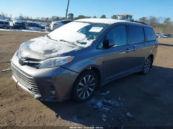 5TDDZ3DC5JS199087 2018 TOYOTA SIENNA - Image 2