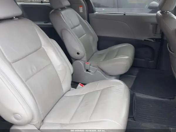 5TDDZ3DC5JS202571 2018 TOYOTA SIENNA - Image 8
