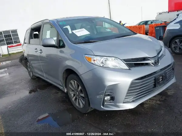 5TDDZ3DC5JS205440 2018 TOYOTA SIENNA - Image 1