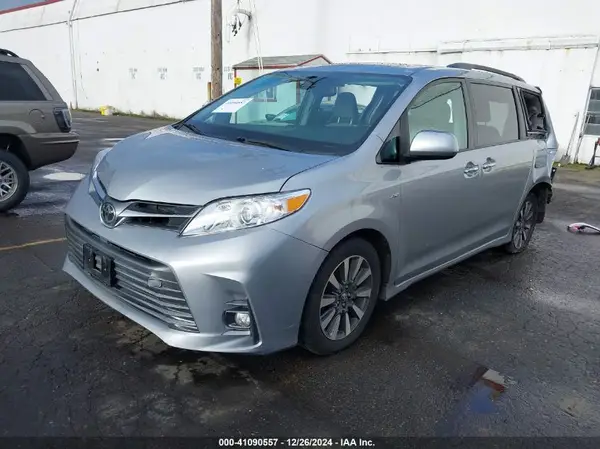 5TDDZ3DC5JS205440 2018 TOYOTA SIENNA - Image 2