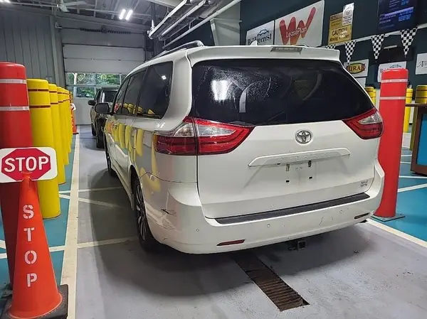 5TDDZ3DC5JS208208 2018 TOYOTA SIENNA - Image 2