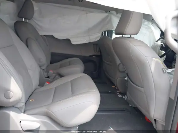5TDDZ3DC5JS208824 2018 TOYOTA SIENNA - Image 8