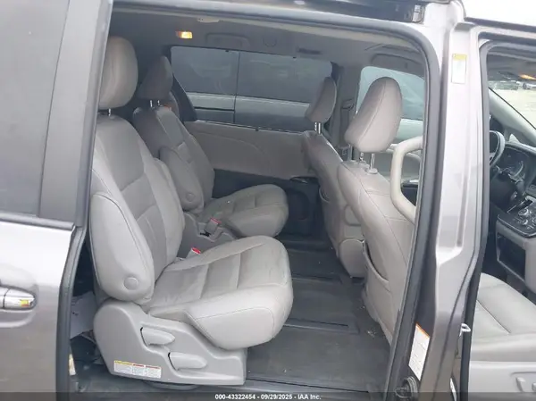 5TDDZ3DC5JS209889 2018 TOYOTA SIENNA - Image 8