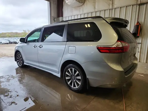 5TDDZ3DC5KS217332 2019 TOYOTA SIENNA - Image 2