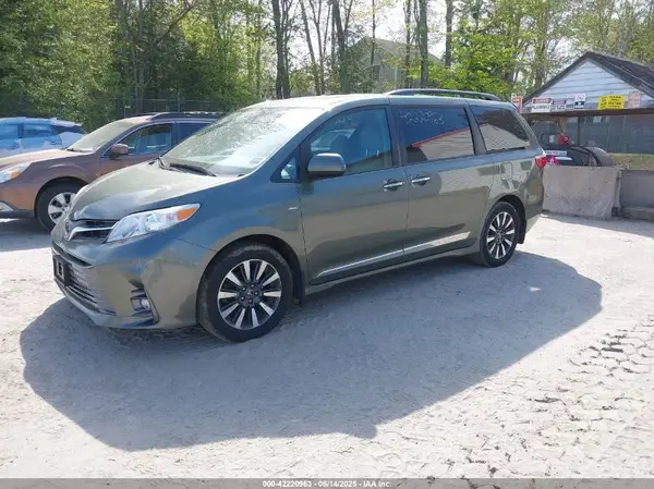 5TDDZ3DC5KS218481 2019 TOYOTA SIENNA - Image 2