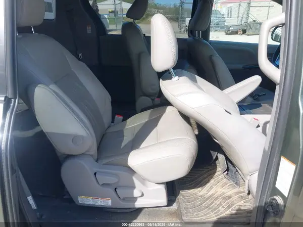 5TDDZ3DC5KS218481 2019 TOYOTA SIENNA - Image 8