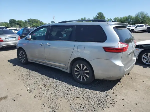 5TDDZ3DC5KS219856 2019 TOYOTA SIENNA - Image 2