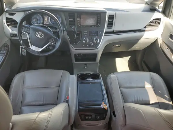 5TDDZ3DC5KS219856 2019 TOYOTA SIENNA - Image 8