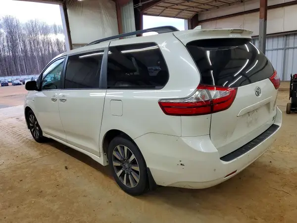5TDDZ3DC5KS222031 2019 TOYOTA SIENNA - Image 2
