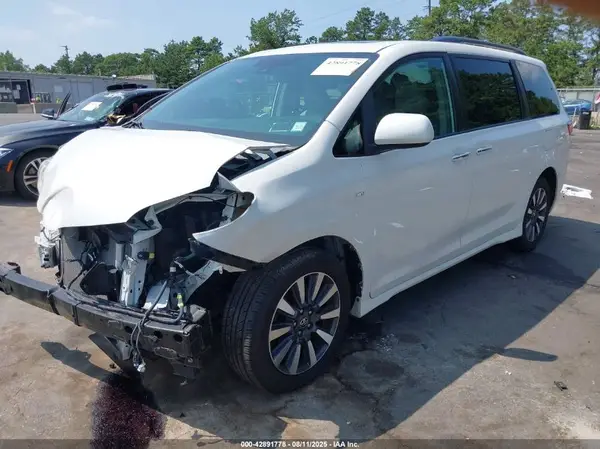 5TDDZ3DC5KS223258 2019 TOYOTA SIENNA - Image 2