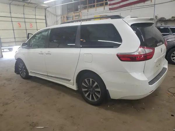 5TDDZ3DC5KS223390 2019 TOYOTA SIENNA - Image 2