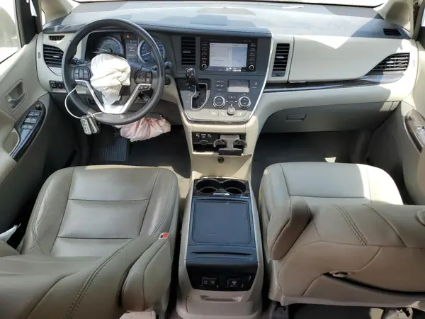 5TDDZ3DC5KS223390 2019 TOYOTA SIENNA - Image 8