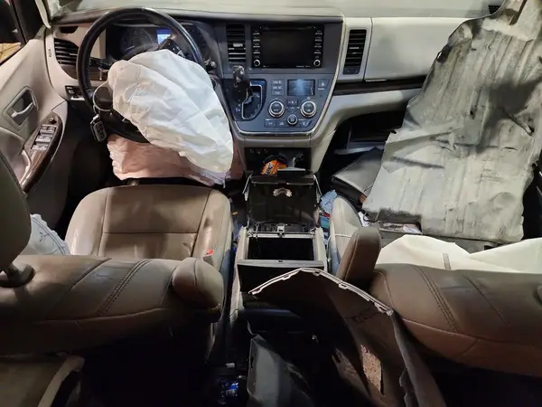 5TDDZ3DC5KS224989 2019 TOYOTA SIENNA - Image 8
