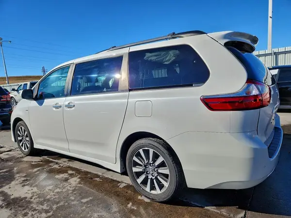 5TDDZ3DC5KS226466 2019 TOYOTA SIENNA - Image 2