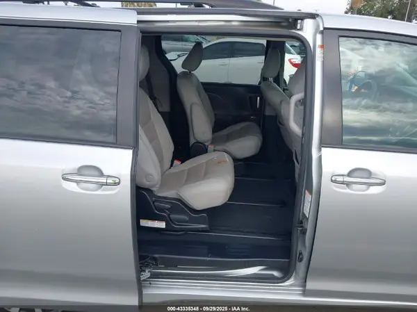 5TDDZ3DC5LS232348 2020 TOYOTA SIENNA - Image 8