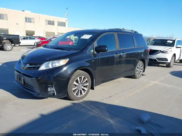 5TDDZ3DC5LS238991 2020 TOYOTA SIENNA - Image 2