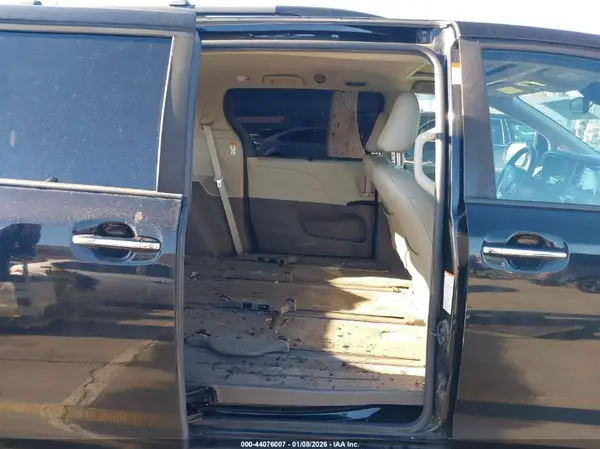 5TDDZ3DC5LS238991 2020 TOYOTA SIENNA - Image 8