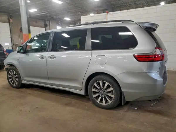 5TDDZ3DC5LS241891 2020 TOYOTA SIENNA - Image 2
