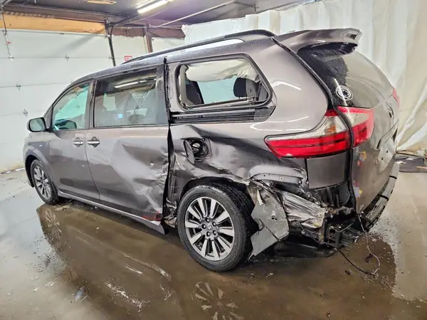 5TDDZ3DC5LS243589 2020 TOYOTA SIENNA - Image 2