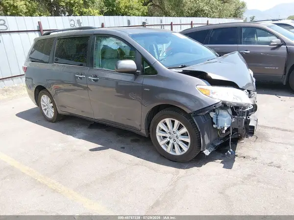 5TDDZ3DC6HS151205 2017 TOYOTA SIENNA - Image 1