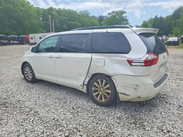 5TDDZ3DC6HS151480 2017 TOYOTA SIENNA - Image 2