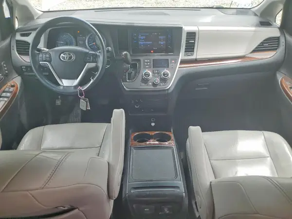 5TDDZ3DC6HS151480 2017 TOYOTA SIENNA - Image 8