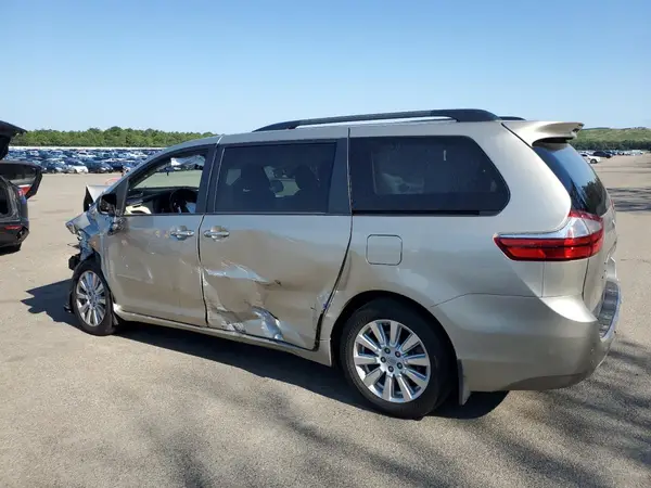 5TDDZ3DC6HS152371 2017 TOYOTA SIENNA - Image 2