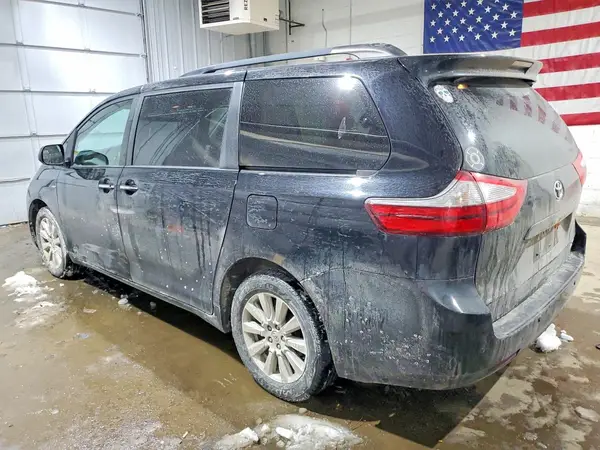 5TDDZ3DC6HS161250 2017 TOYOTA SIENNA - Image 2