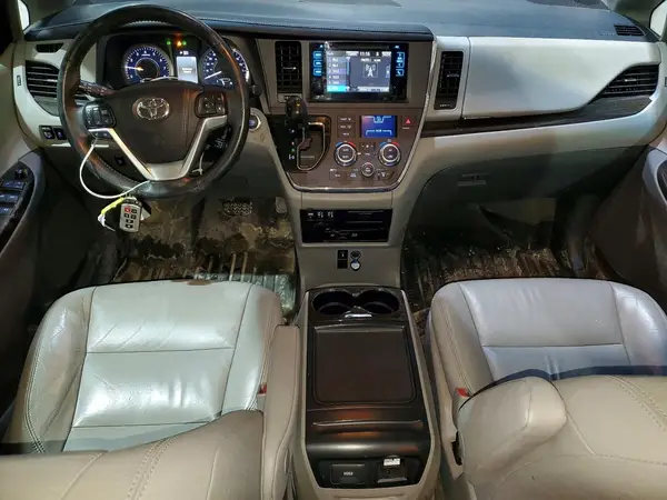 5TDDZ3DC6HS161250 2017 TOYOTA SIENNA - Image 8