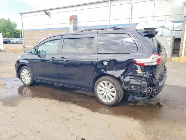 5TDDZ3DC6HS162852 2017 TOYOTA SIENNA - Image 2