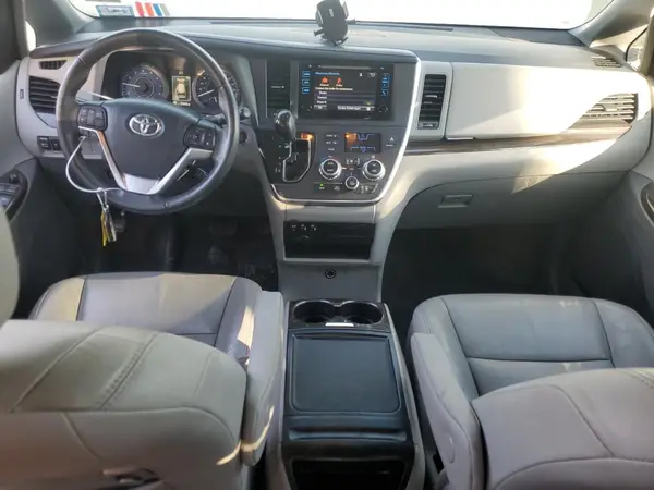 5TDDZ3DC6HS162902 2017 TOYOTA SIENNA - Image 8