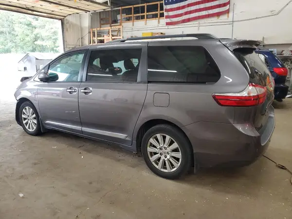 5TDDZ3DC6HS162916 2017 TOYOTA SIENNA - Image 2