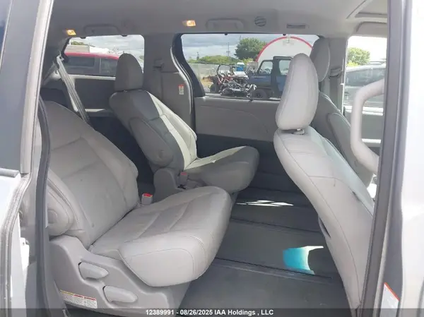 5TDDZ3DC6HS163337 2017 TOYOTA SIENNA - Image 8