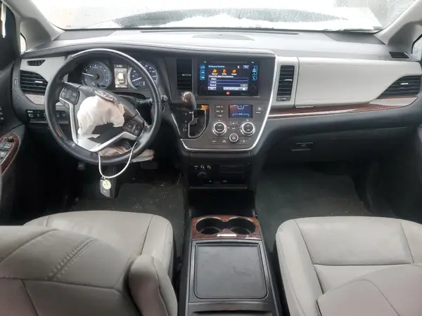 5TDDZ3DC6HS164245 2017 TOYOTA SIENNA - Image 8